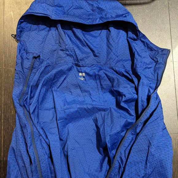 Uniqlo Rain Shell - Picture 2 of 6